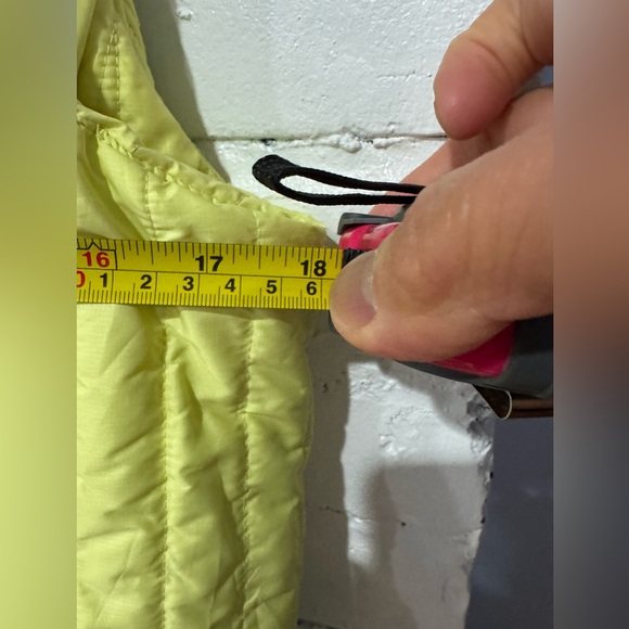 Lululemon Athletica - Reversible Bright Yellow Puffer Vest with Hood Size 6‎ - Picture 9 of 10